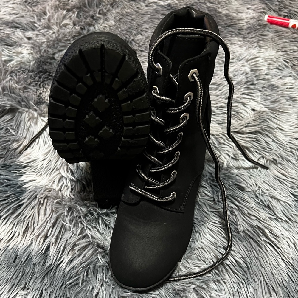 Boots - Picture 3 of 4